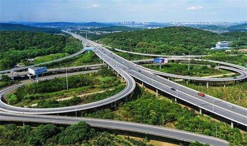 尖扎钢筋套筒应用于高速公路